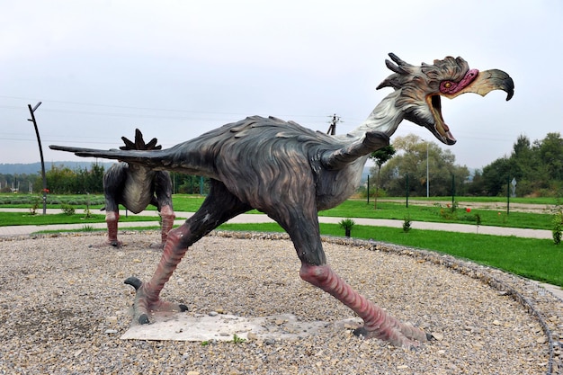 Un oiseau géant incapable de voler, Titanis walleri, de la famille des phororacos, sculpture en béton