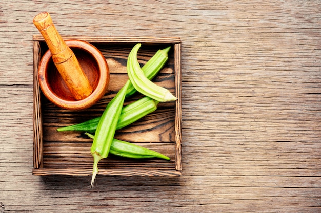 Okra organique vert cru