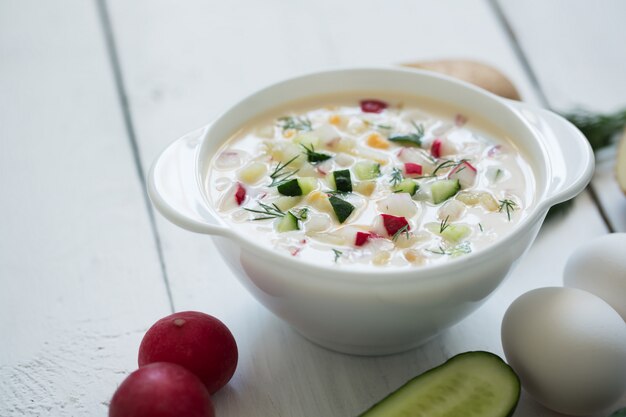 Okrochka. Soupe froide au yaourt d'été russe