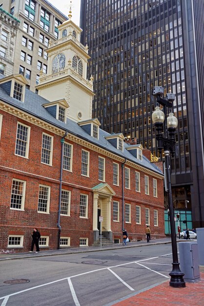 Old State House et quartier financier du centre-ville de Boston, Massachusetts, États-Unis. Les gens en arrière-plan.