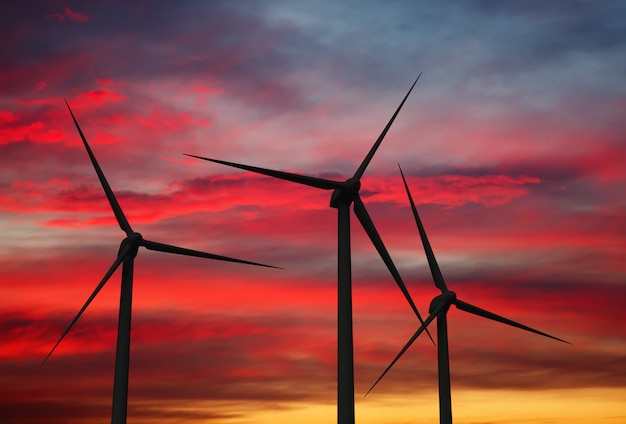 Éoliennes dans le ciel