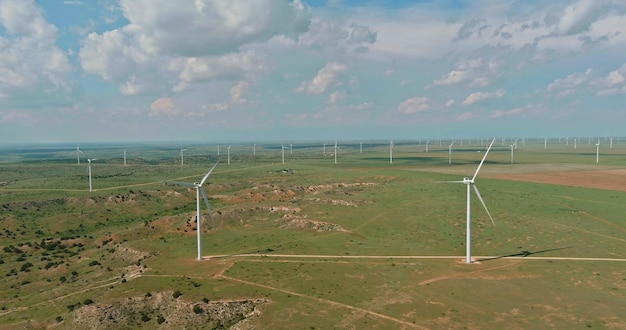 Éoliennes de nombreuses énergies renouvelables moulin à vent un champ dans le sud-est du Texas