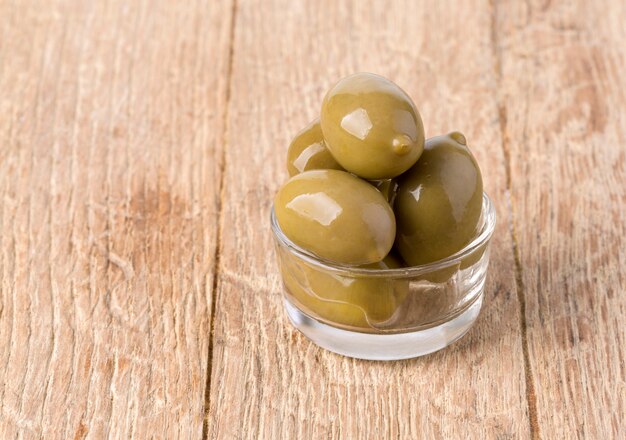 Olives vertes marinées