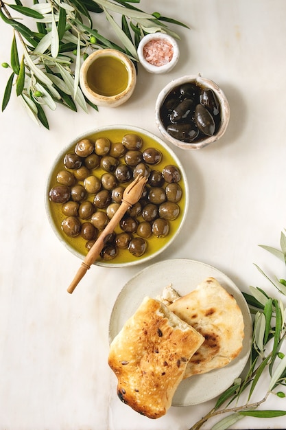 Olives vertes et noires