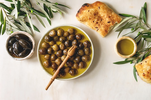 Olives vertes et noires