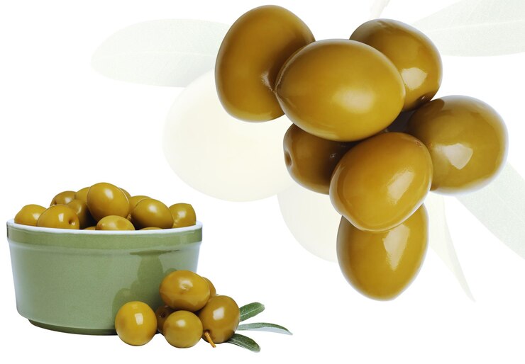 Photo les olives vertes de qualité supérieure sont idéales pour les tapas, la charcuterie et la cuisine gourmande