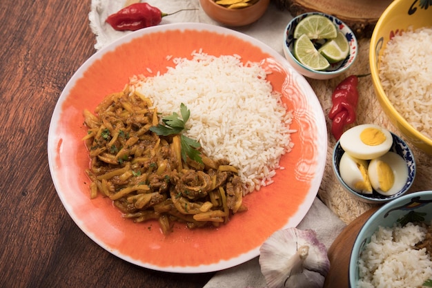 Olluco con carne Pérou table de buffet d'aliments réconfortants traditionnels