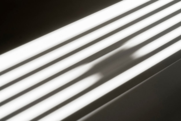Photo une ombre noire et blanche abstraite sur le mur, concept de minimalisme propre