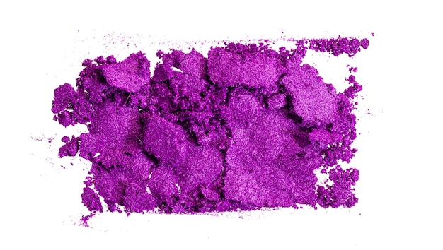 Ombres à paupières écrasées de couleur violet vif, concept de maquillage