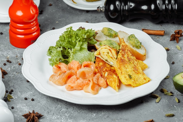 Omelette au sébaste et légumes