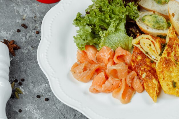 Omelette au sébaste et légumes