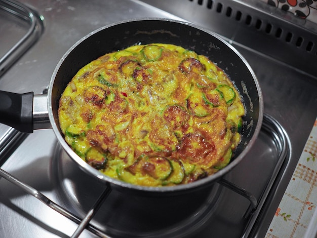 Omelette aux courgettes et aux champignons