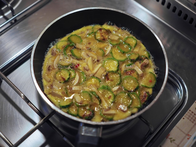 Omelette aux courgettes et champignons