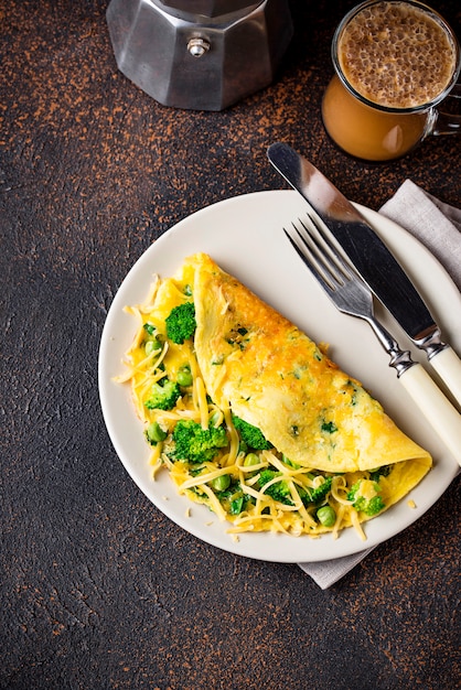 Omelette aux légumes verts et au fromage