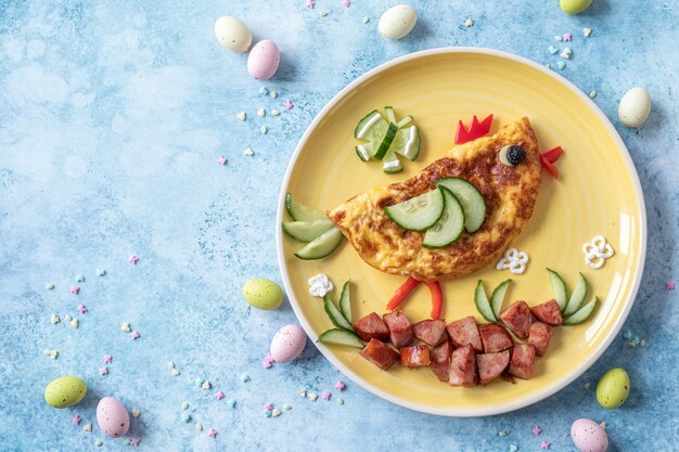 Omelette aux œufs de poule au jambon et légumes