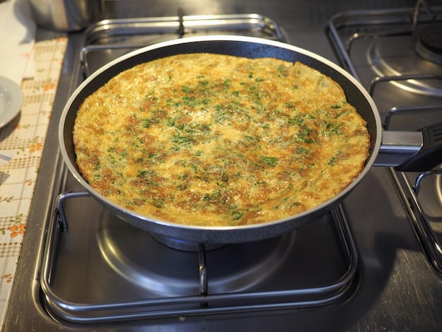 Omelette à base d'œufs battus au plat