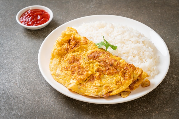 Omelette ou omelette avec riz