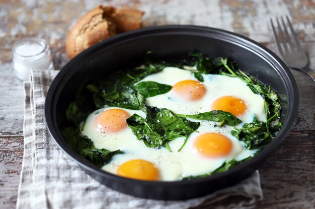 Omelette saine aux épinards.