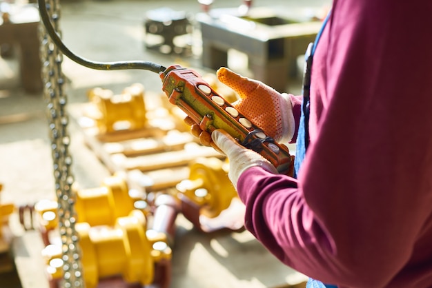 Opérateur de machine au contrôleur