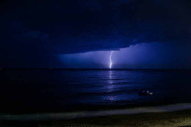 Orage sur une mer