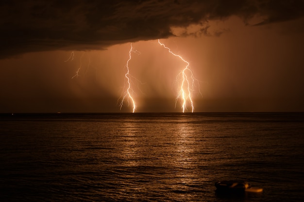 Orage sur une mer