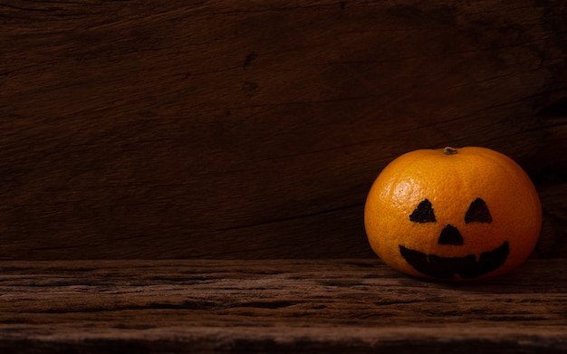 Orange fraîche avec des citrouilles d&#39;Halloween