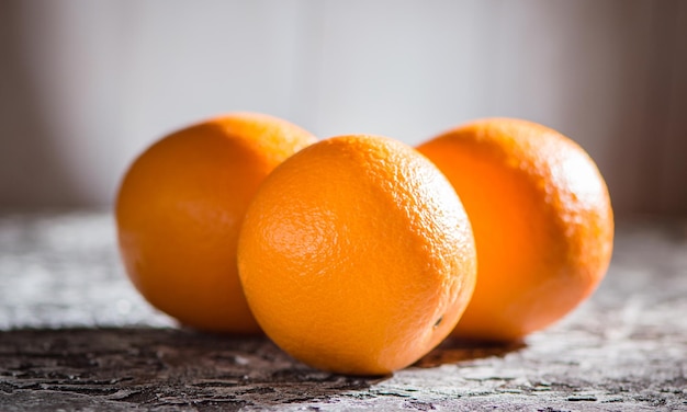 Oranges espagnoles fraîches sur un fond de texture