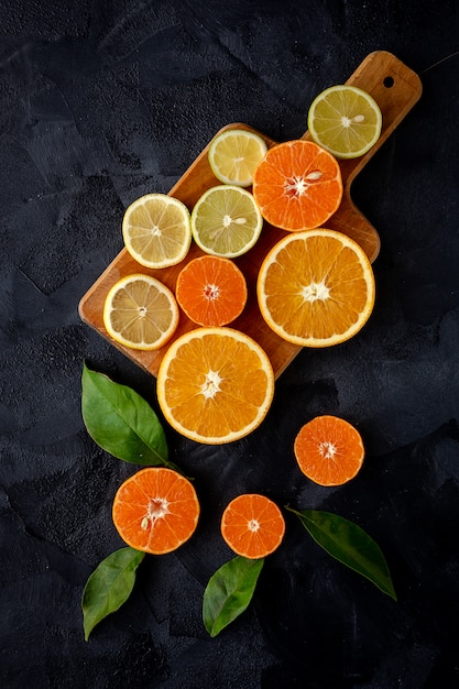 Oranges, mandarines et citrons vus de dessus