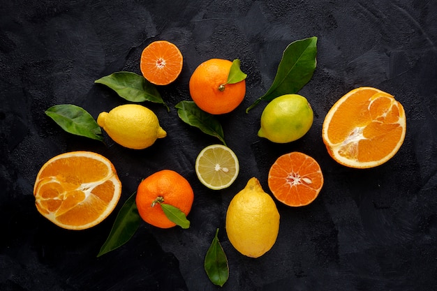 Oranges, mandarines et citrons vus de dessus