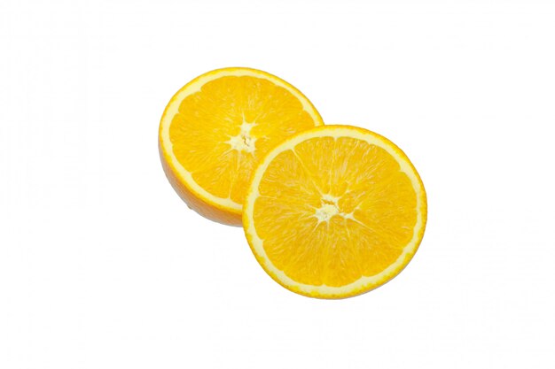 Oranges navel sur fond blanc