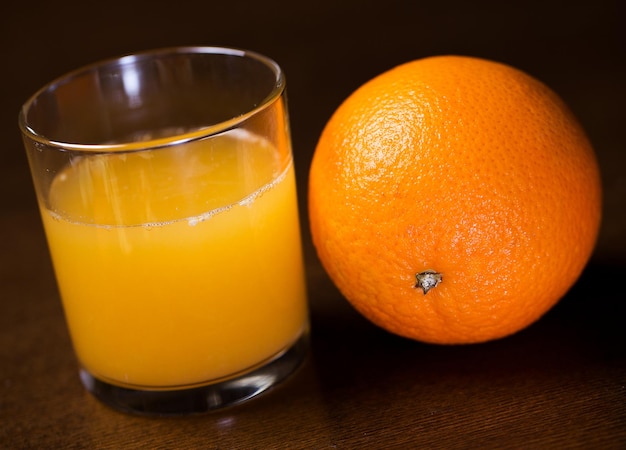 Photo oranges et son jus frais