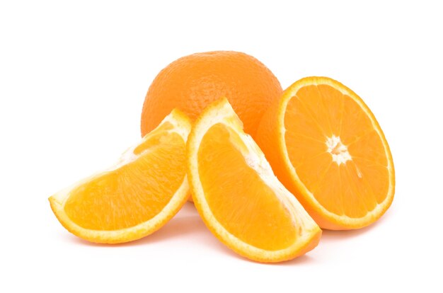 Oranges sur surface blanche