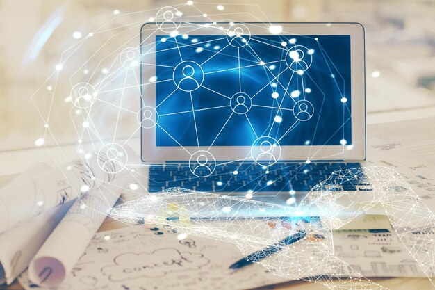 Ordinateur sur bureau avec hologramme de réseau social Multi-exposition Concept de connexions internationales entre les personnes