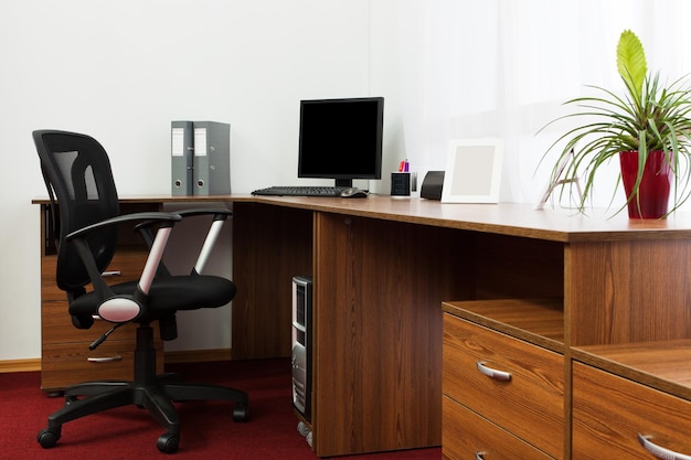 Ordinateur sur un bureau