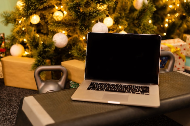 Ordinateur Portable Dans La Salle De Gym Pour Noël