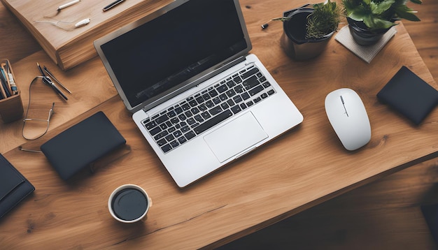 un ordinateur portable avec une souris et une souris sur une table