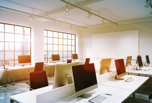 Ordinateurs au bureau