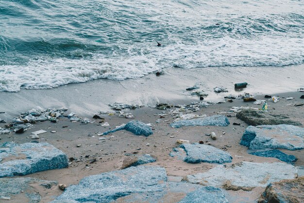 Ordures et déchets sur la plage