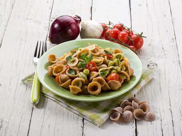 Orecchiette aux fèves larges et tomates fraîches