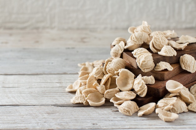 Orecchiette de pâtes fraîches italiennes à base de farine de blé entier