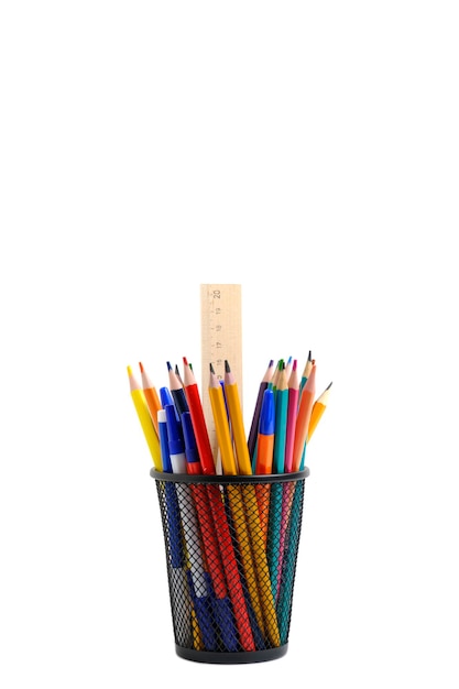 Organisateur avec crayons et support de règle pour papier à lettres forme seau fond blanc