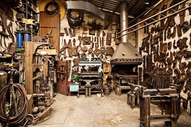 Organisation et beauté dans un seul espace Photo de l'intérieur d'un atelier de métallurgie