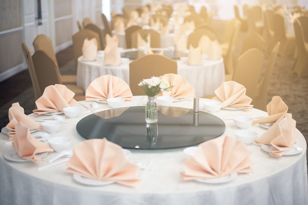 Photo organiser une table dans un hôtel de luxe