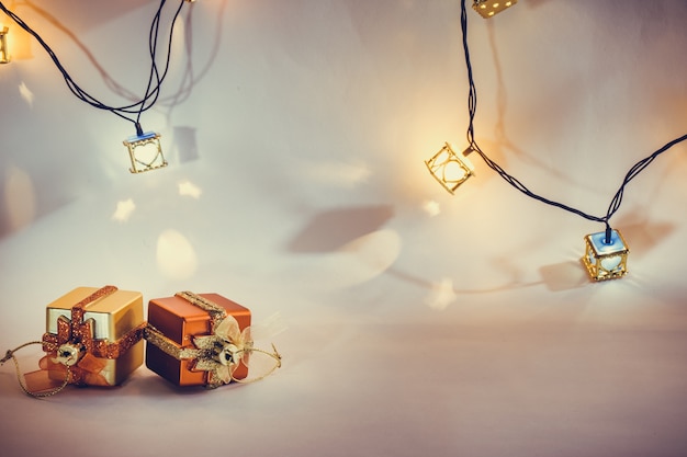 Photo ornement et objet de noël décorent dans la nuit sainte, joyeux noël