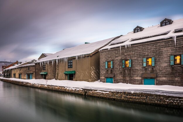 Photo otaru japon l'hiver l'horizon sur les canaux