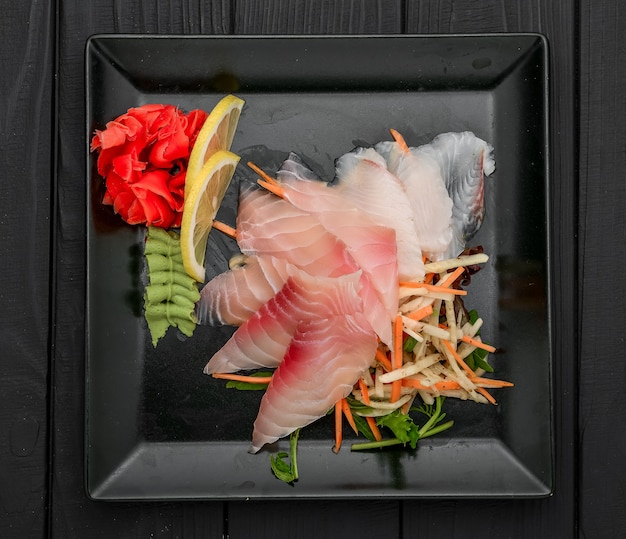 Photo otoro sashimi poisson cru, cuisine japonaise sur fond noir