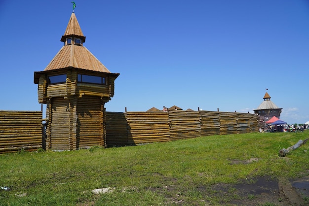 Oulianovsk Russie 16 juillet 2022 l'ancienne forteresse russe est une structure en bois faite de rondins Maisons de construction anciennes