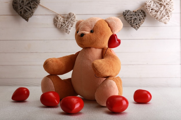 Ours en peluche avec des coeurs, concept d'amour