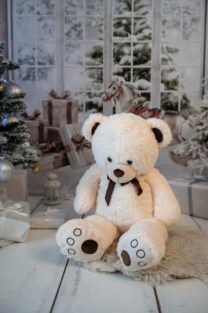 Photo un ours en peluche dans une scène de noël