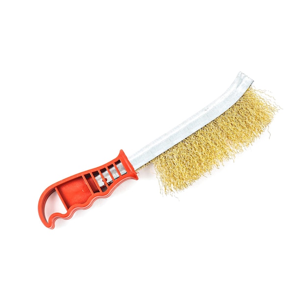 Outil brosse métallique isolé sur blanc